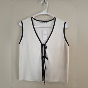 Abercrombie & Fitch White and Black Tie-Front Top